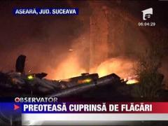 Suceava: Casa parohiala mistuita de flacari