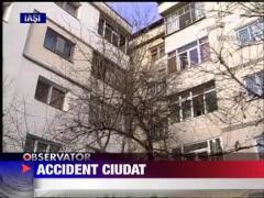 O tanara a cazut de la etajul 3