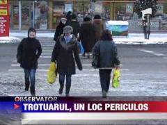 Gheata de pe trotuare provoaca accidente in  Piatra Neamt