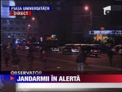 Jandarmii incearca sa degajeze Piata Universitatii!