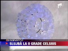 Preotii au sfintit biserica de gheata de la Balea Lac