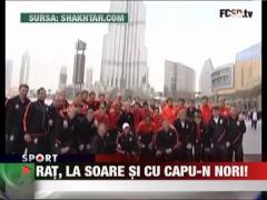 Razvan Rat sta la plaja in Emirate