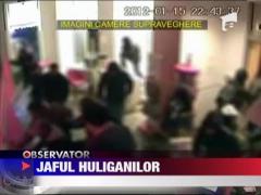 Imagini incredibile cu spargerea unui magazin in timpul protestelor din noaptea de 15 ianuarie