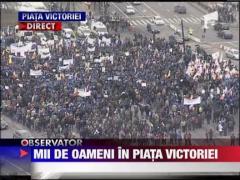 Mii de oameni in Piata Victoriei