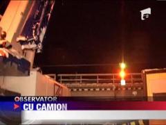 Un camion a rupt un limitator de inaltime, in Suceava