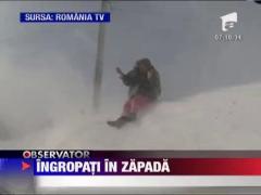 Case ingropate in zapada din cauza viscolului