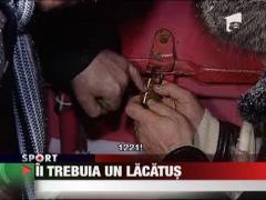 Gigi Becali a avut probleme mai mari cu un lacat decat cu zapada din Vrancea!