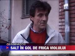 A sarit de la etajul 4 ca sa scape de violatori