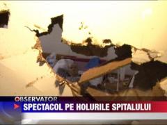 Spectacol pe holurile spitalului