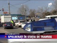 Spulberati in statia de tramvai