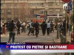 Bataie intre suporteri si jandarmi, in Piata Victoriei