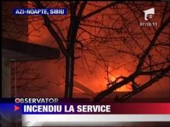 Incendiu puternic la un service auto