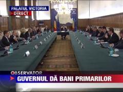 Guvernul da bani primarilor