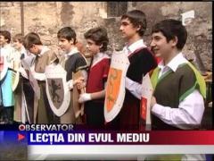 Lectia de Evul Mediu in curtea Castelului Corvinilor
