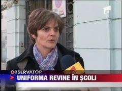 Uniforma revine in scoli