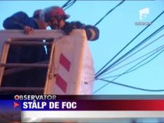 Stalp de electricitate in flacari