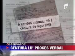 Un scuterist a fost amendat pentru ca nu purta centura!