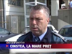 O vanzatoare de ziare a predat politiei o geanta plina cu bani