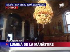 Lumina de la manastire