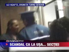 Scandal intre doua familii de rromi la usa sectiei de politie