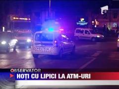 Hoti care furau bani din bancomate, prinsi