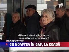 Pensionarii stau de 3 zile in fata tribunalului Arges