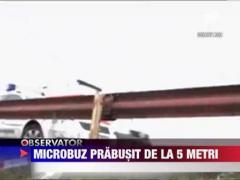 Microbuz prabusit de la 5 metri
