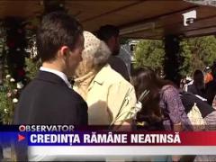 Credinciosii galateni s-au strans in fata Catedralei Arhiespicopale