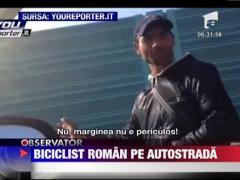 Biciclist roman pe o autostrada din Italia