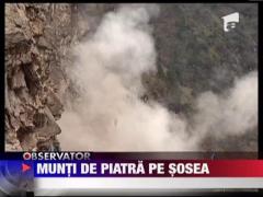 Alunecare de teren spectaculoasa pe o sosea din China