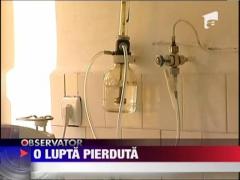 Bebelusul roman nascut fara intestine a murit