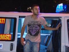 S-a infipt cu masina intr-o banca