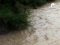 Fetita luata de o viitura