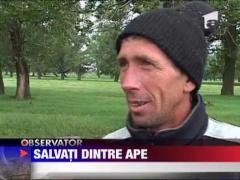 UPDATE / Pescari amatori surprinsi de viitura