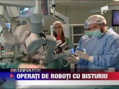 Tot mai multi romani ajung pe mana de metal a robotilor medici