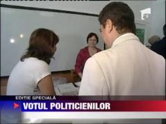Politicienii au iesit la vot inca de la primele ore ale diminetii