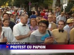 Reprezentantii "Miscarii Papioanelor" au protestat in fata ICR‎