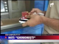 Patru romani, condamnati la inchisoare pentru furt asupra mamei ministrului francez de Interne