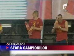 Sute de mii de spanioli si-au sarbatorit echipa nationala de fotbal, la Madrid