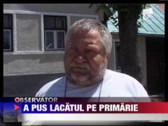 A pus lacatul la primarie si a plecat in vacanta
