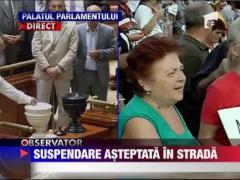 Sute de protestatari anti-Basescu, in fata Teatrului National