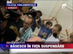 Vezi aici cum Basescu parasite plenul Parlamentului