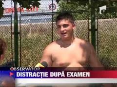 Absolventii de liceu au fugit la mare!