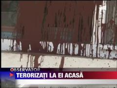 Hunedoara: Locatarii unui bloc sunt terorizati de un grup de vandali