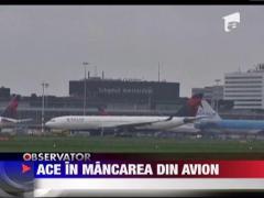 Panica intr-un avion american: Ace gasite in mancarea data pasagerilor