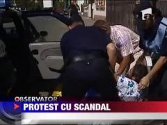 Scandal in fata sediului de campanie al presedintelui suspendat Traian Basescu