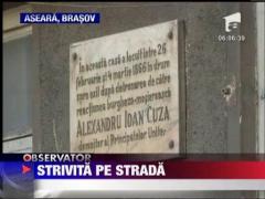 Batrana strivita pe strada de o bucata de zid