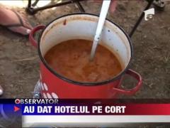 Foarte multi turisti veniti la mare prefera sa stea la cort