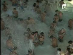 Petrecere in spuma la complexul acvatic din Deva