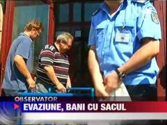 Bani scosi cu sacul din casele clanului Butoane